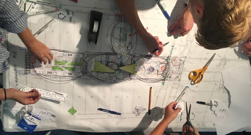 XtremeLA participants work on their site design