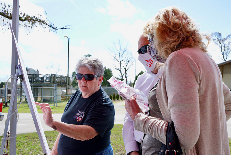 People look at content on an easel at a public engagement event in Pollocksville, North Carolina.