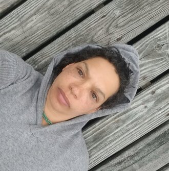 Anita Bueno headshot