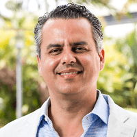 Headshot of Roberto Rovira