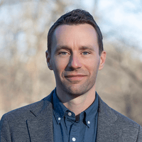 headshot photo of Chris Merritt